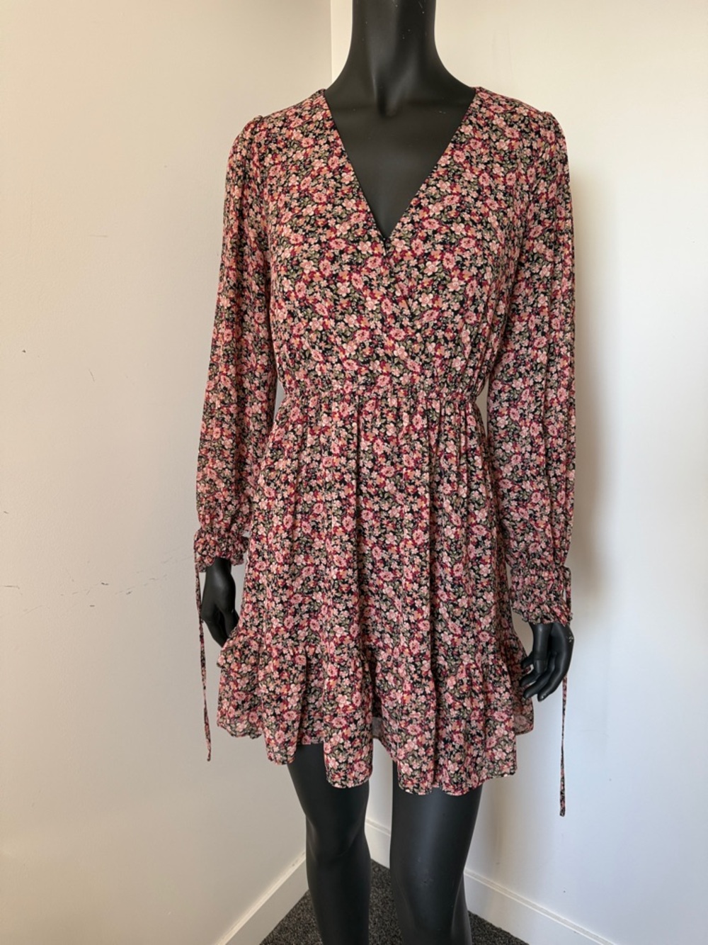 216. Ever New Floral Mini Dress Long Sleeve Boho Ruffle V Neck Smocked Waist